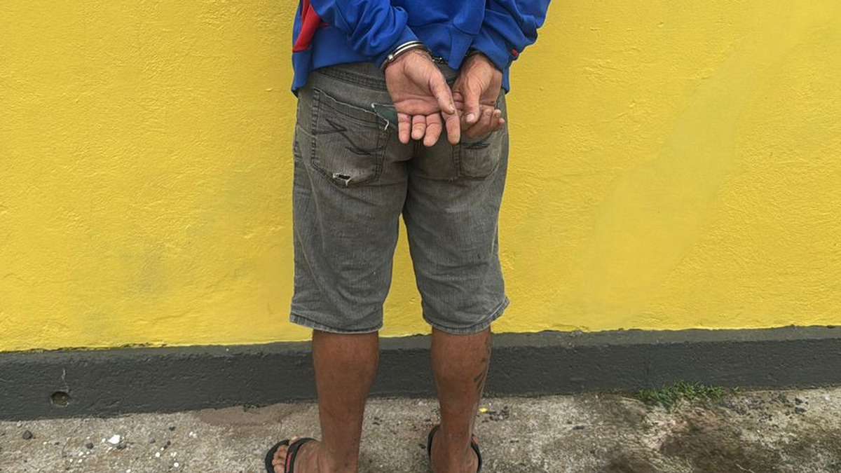 Foragido é capturado ao invadir pátio e mexer em veículos no Centro de Tramandaí