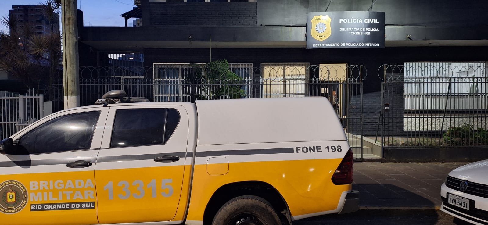 Foragido por homicídio é preso após perseguição na Estrada do Mar