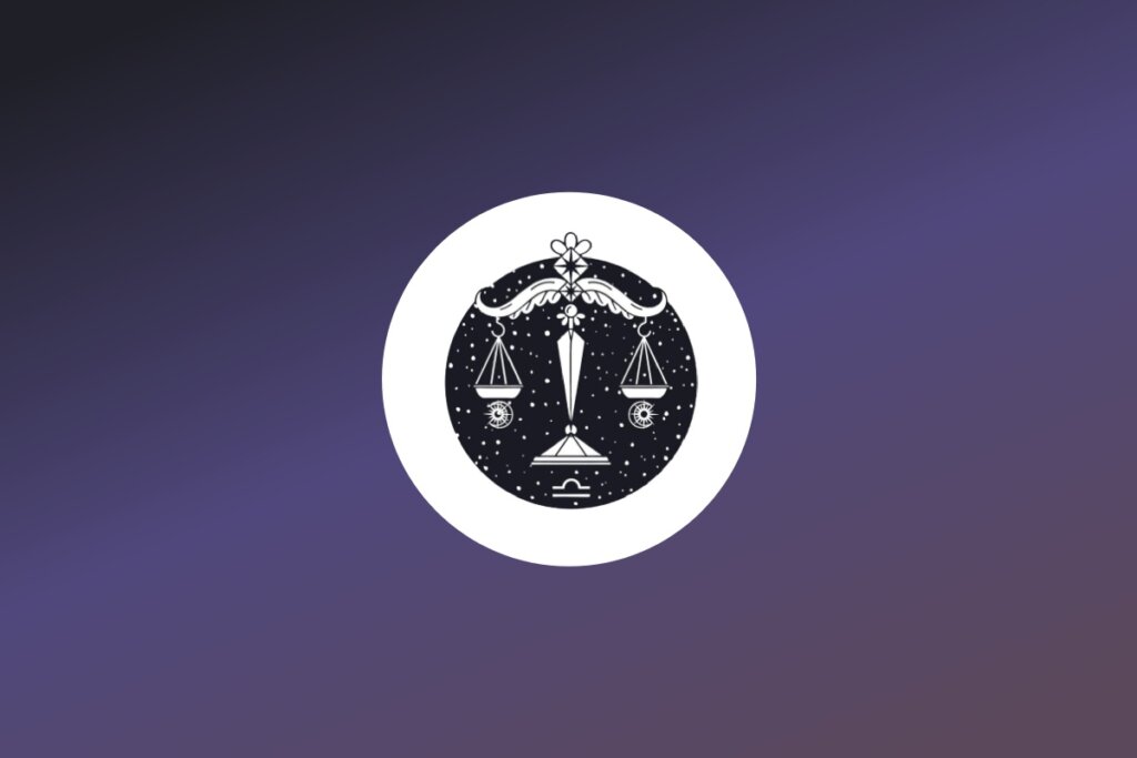 Ilustração em preto e branco de uma balança ornamentada e equilibrada, símbolo do signo de Libra, contida em um círculo preto com pontos brilhantes. O conjunto está posicionado sobre um círculo branco centralizado em fundo degradê roxo.
