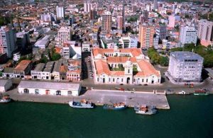 Veleiros estrangeiros fazem parada inesperada no litoral do RS