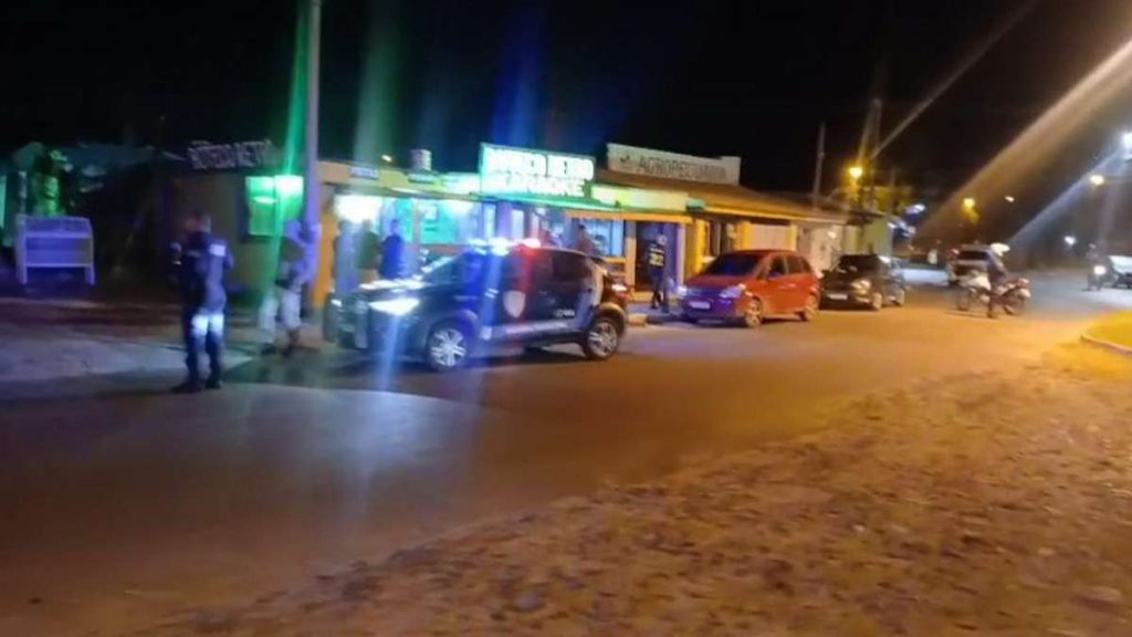Disparos em via pública terminam com adolescentes feridos e prisão em Tramandaí