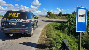 Homem é encontrado morto às margens de rodovia no Litoral Sul