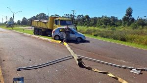 Motorista fica ferido após colisão violenta na Estrada do Mar