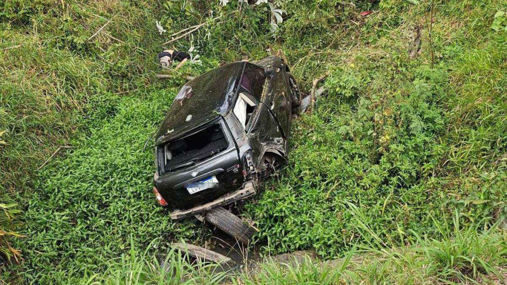 Motorista fica ferido após saída de pista na BR-101 em Osório