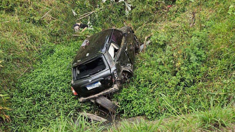 Motorista fica ferido após saída de pista na BR-101 em Osório